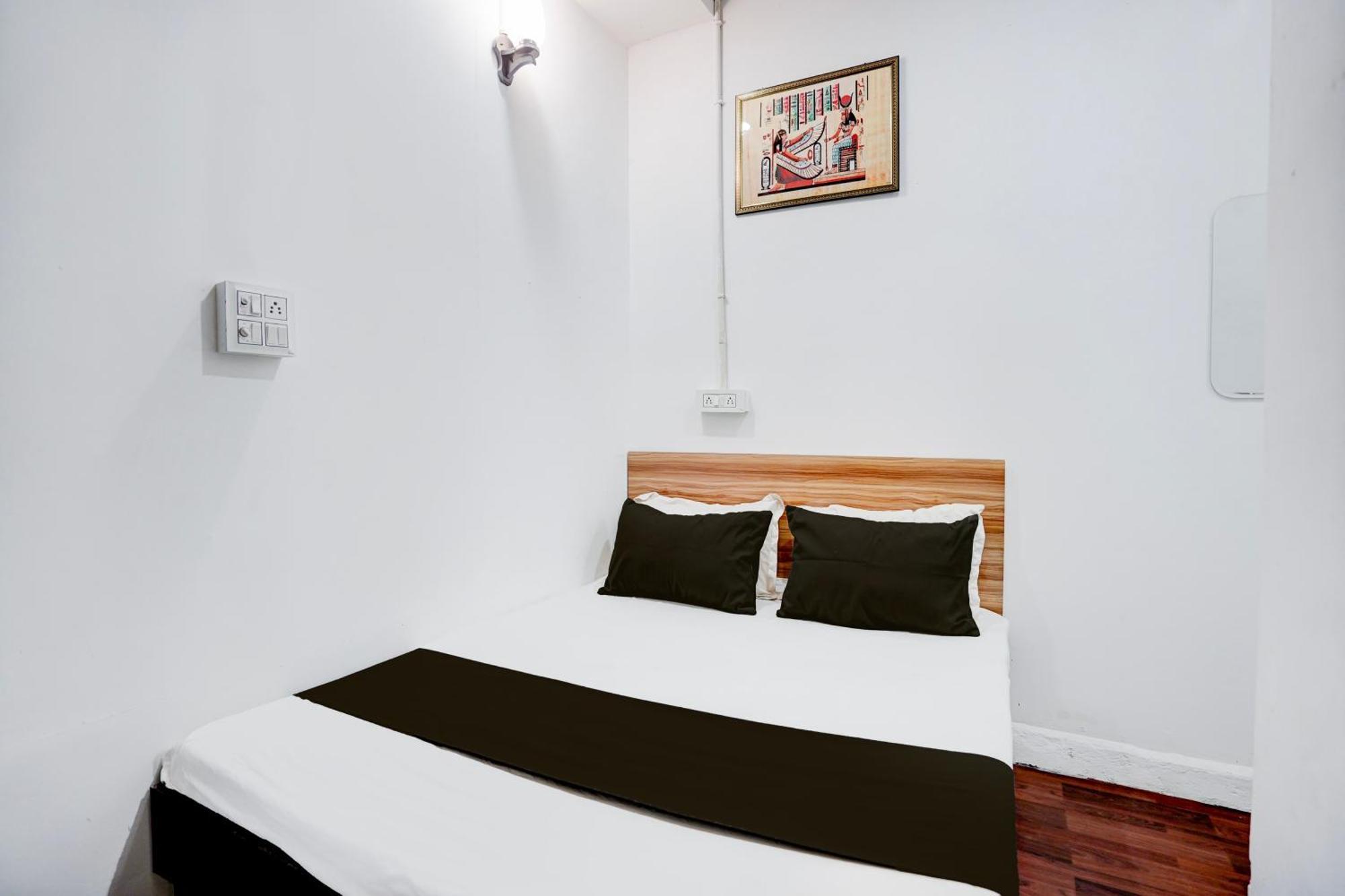 Hotel O Le Empire Stay House New Delhi Exterior photo