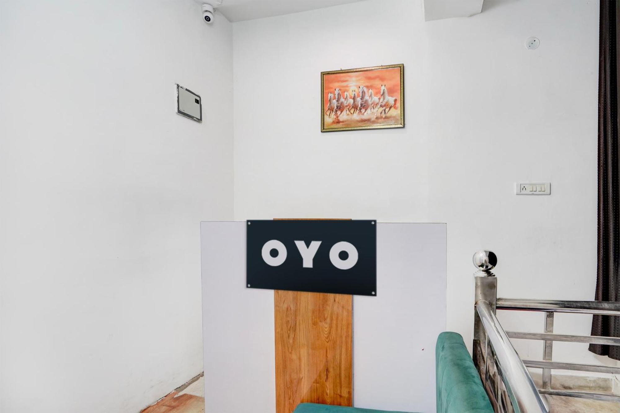Hotel O Le Empire Stay House New Delhi Exterior photo