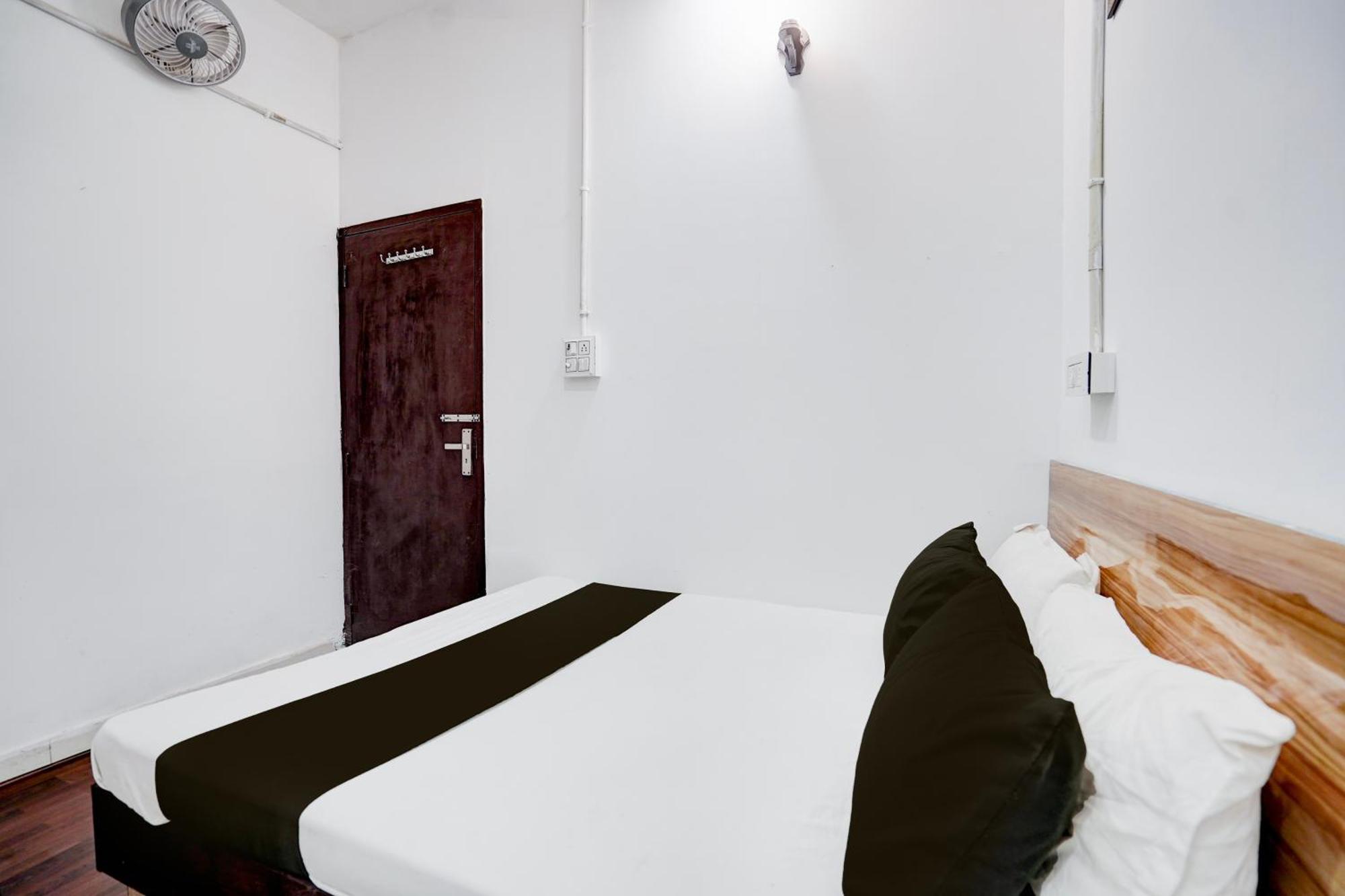 Hotel O Le Empire Stay House New Delhi Exterior photo