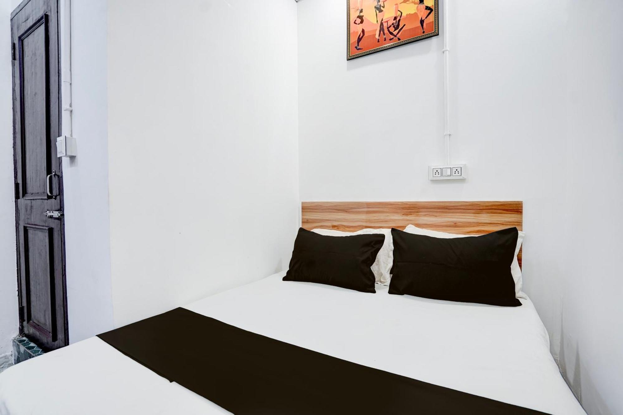 Hotel O Le Empire Stay House New Delhi Exterior photo