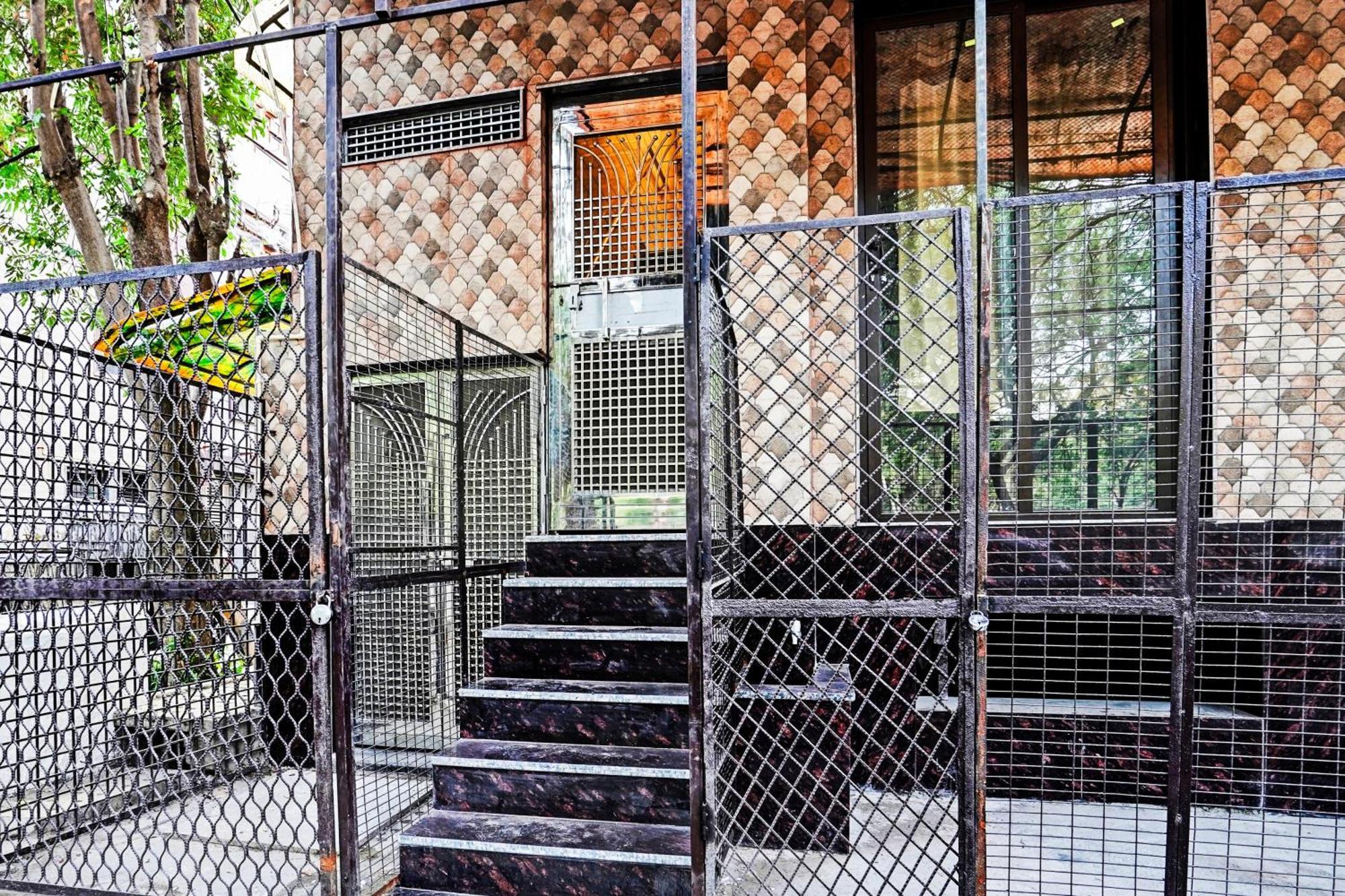 Hotel O Le Empire Stay House New Delhi Exterior photo